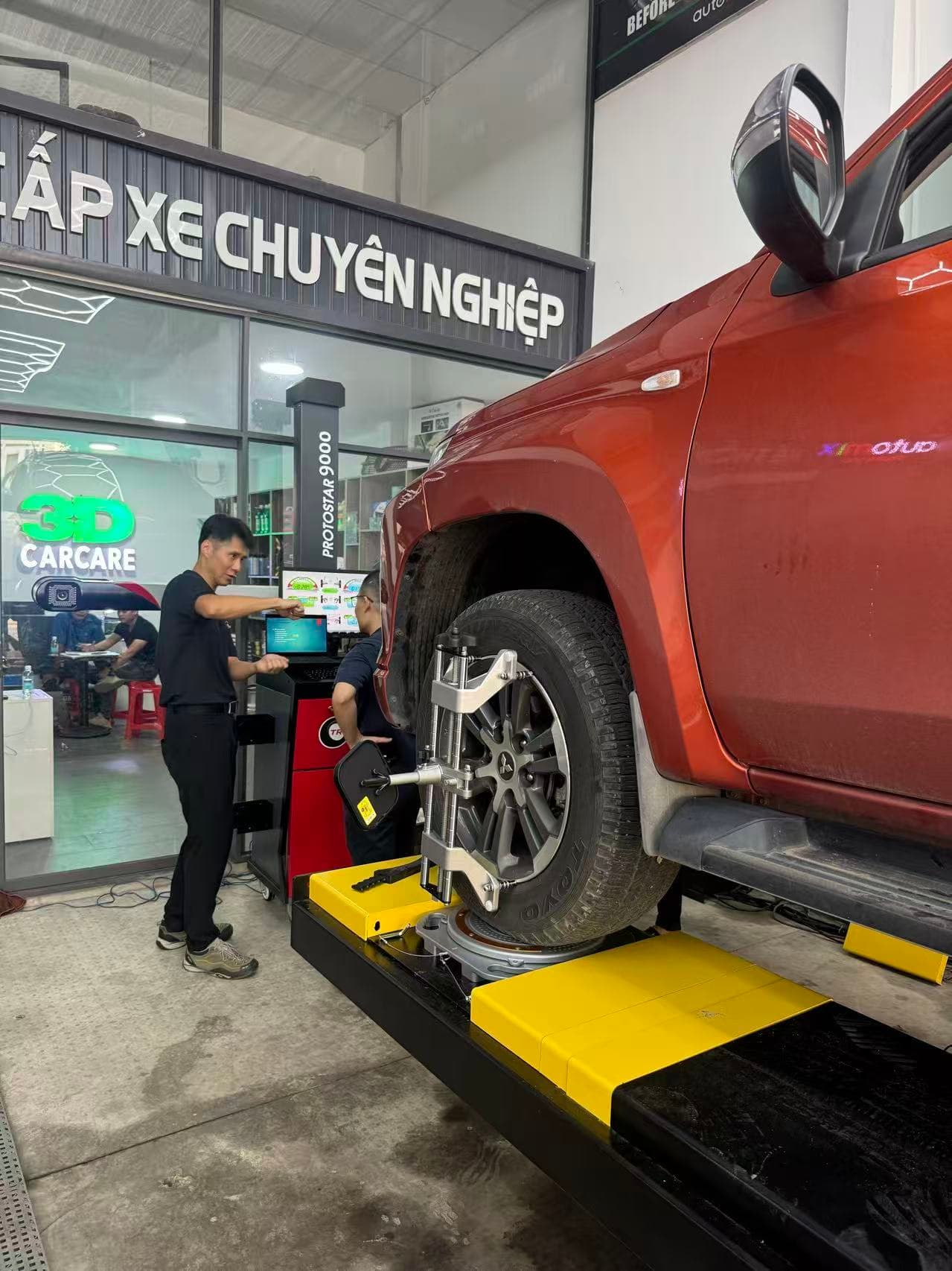 David Li explaining wheel aligner operation and software features to a distributor in Ho Chi Minh City, Vietnam